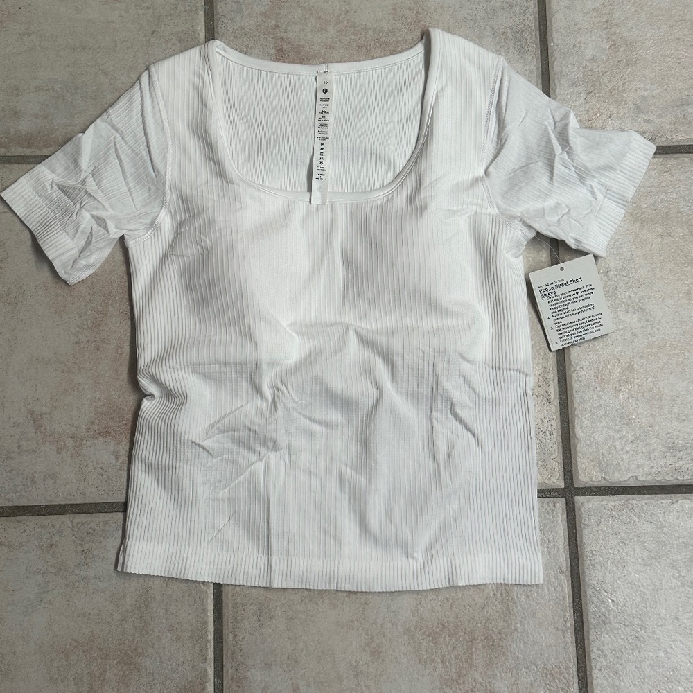 New Lululemon Ebb to Street Short Sleeve top